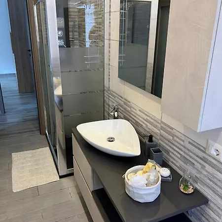 Casa Di Afi, Maggiore 5 Min Perfect For 4 - Kitchen - Parking - Netflix Апартаменты *
