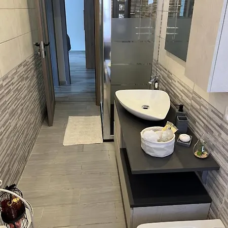 Casa Di Afi, Maggiore 5 Min Perfect For 4 - Kitchen - Parking - Netflix Arona