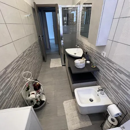 Casa Di Afi, Maggiore 5 Min Perfect For 4 - Kitchen - Parking - Netflix Apartamento Arona