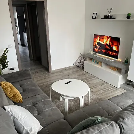 Casa Di Afi, Maggiore 5 Min Perfect For 4 - Kitchen - Parking - Netflix