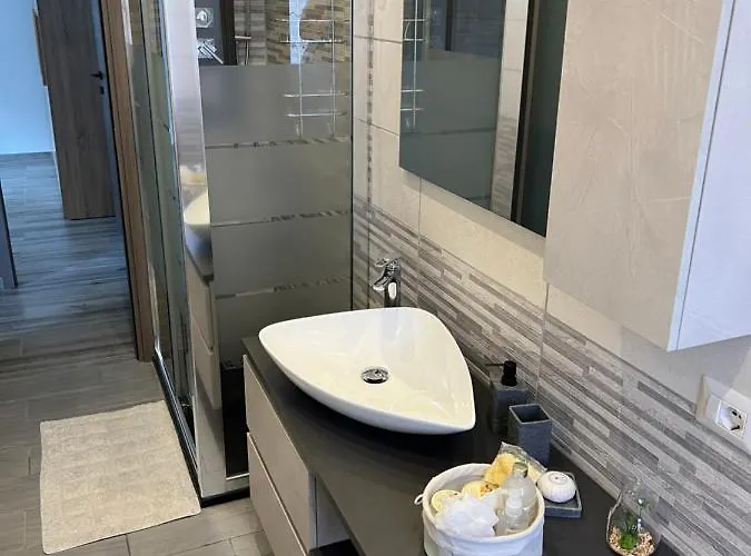 Casa Di Afi, Perfect For 4 - Kitchen - Parking - Netflix Apartment *