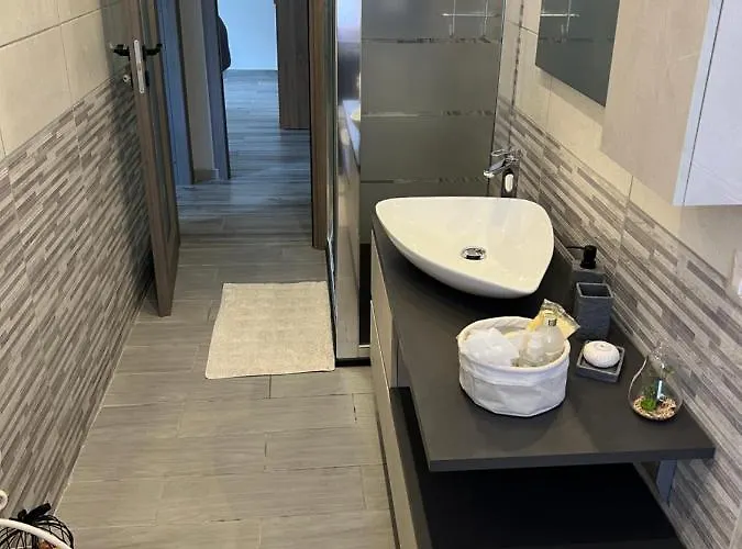 Casa Di Afi, Lago Maggiore 5 Min Perfect For 4 - Kitchen - Parking - Netflix Arona
